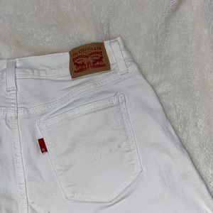 LEVI’S white shorts